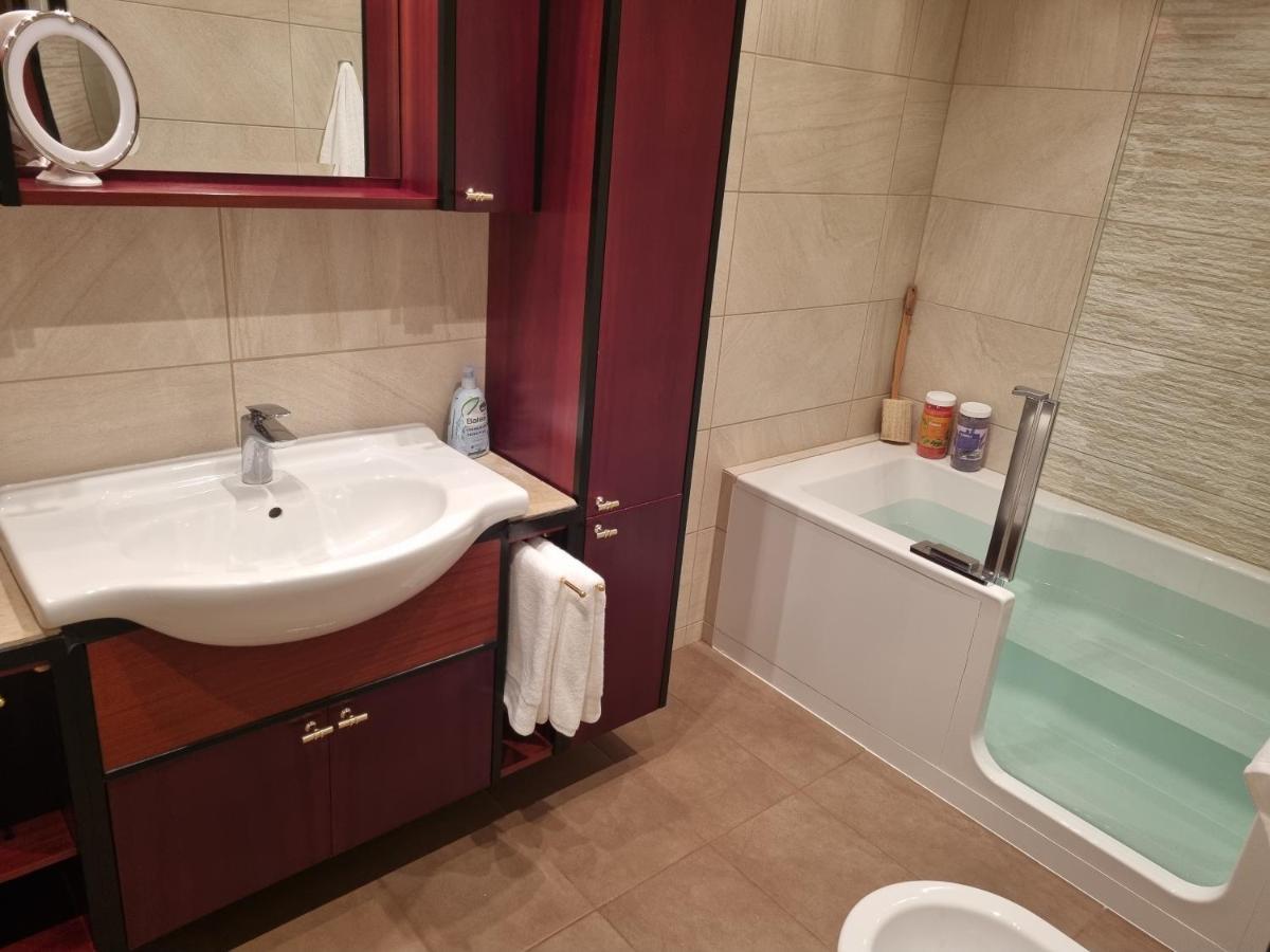 Villa With Private Sauna And Jacuzzi, 8 Min From Schloss Schoebrunn 维也纳 外观 照片
